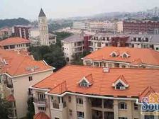 业主诚心出售是顶楼复式做两层的。精装修拎包入住