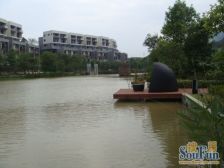 舒适小户型,带前后花园,实用面积大,端头位三面采光