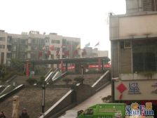 鱼胡路轻轨站旁明华大门旁的小户型