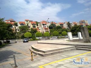 此房满五,别墅共四层,环境优美,空气流通,适宜居住