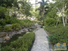 此房南北通透,户型方正,有花园,有车库,精装修