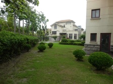 银涛高尔夫球场里的独栋,近千平花园,