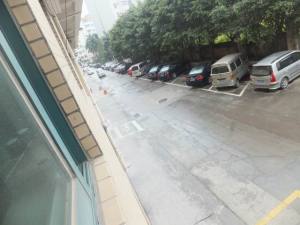 大户型大两房,带大阳台,看房子方便