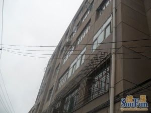 此房单位缩水房,华一校家属院,户型方正,交通便利,