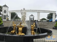 小区安静位置,占地674平,南进门,临河大花园独栋