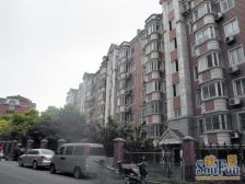 金龙花苑三室阳光厅,精装修,带有朝南车库