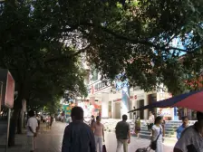 轻轨旁边 3楼两室 户型方正 出售