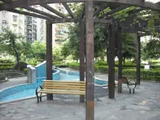 房子位于沙坪坝天星桥沙龙花园小区,小区环境不错