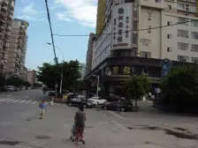 住家装修大两室两厅大阳台 采光好