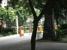 清水两房,地铁出口,全朝小区,住家安静。业主诚心卖