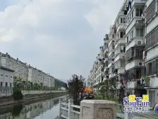 长江花园一区4室2厅,纯毛坯可以任意装修,复式买一层送一层