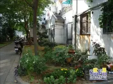 护城河盘福苑,低楼层两室两厅两卫,采光好带车库诚售