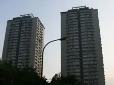 解放碑 临江门轻轨站旁 出入方便