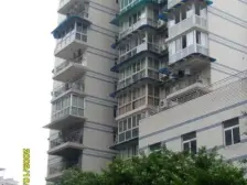 轻轨站,步行街,小区里的正规两房