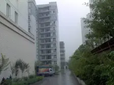 步行街旁精装两房带30平露台