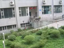 过个马路都是平安轻轨站,出行方便惨了