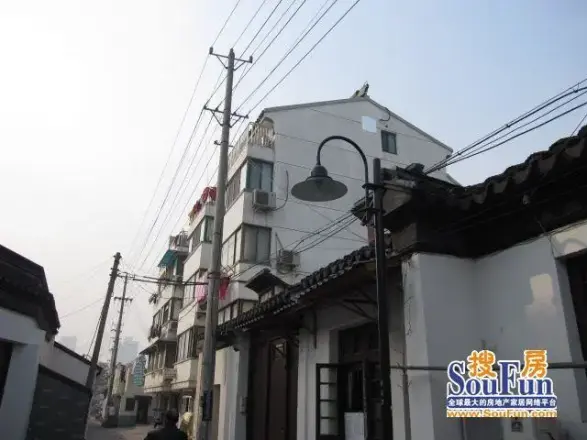 宝林寺前