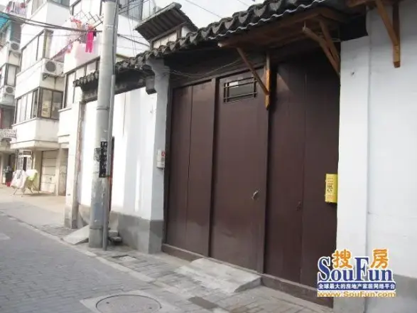 宝林寺前