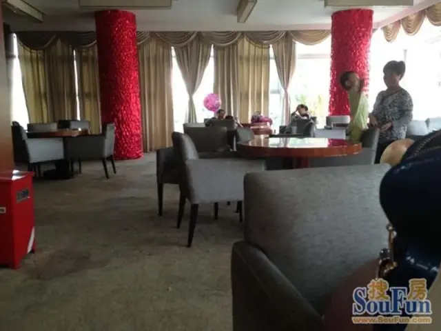 偶尔来到售楼部，人气不足啊这是……想起门庭冷落这词了