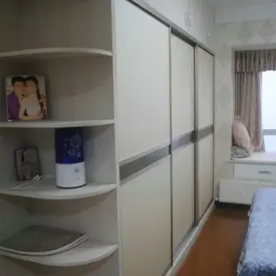 现代卧室衣柜装修效果图