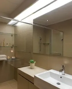 现代三居室卫生间灯具装修效果图