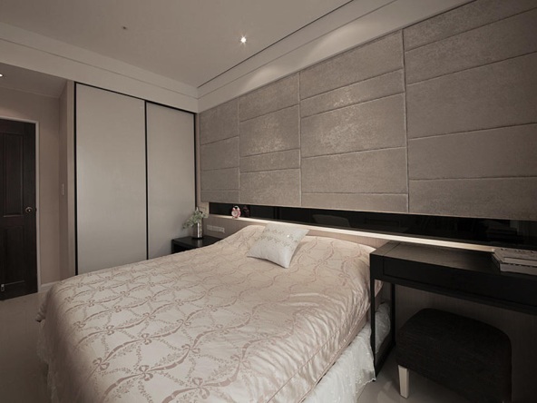 卧室床头硬包背景墙富有层次感,浅棕色与整体色彩相衬,映衬静谧的舒适