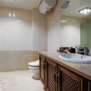 美式三居室卫生间灯具装修效果图