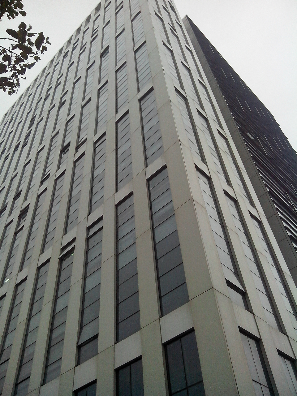 人均消费:23562 商户描述:绿地汇创国际广场总建筑面积74545平方米