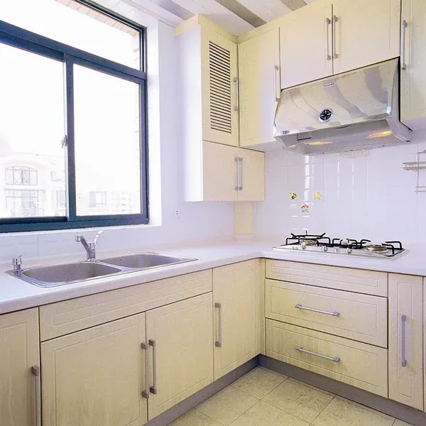 浅色系的厨房干净,明亮