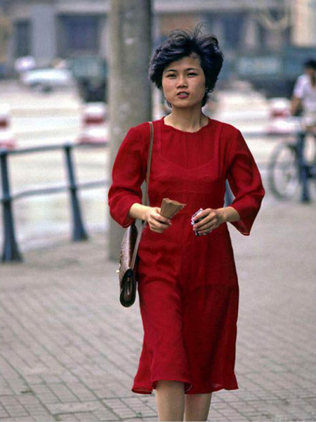 香港摄影师拍80年代的彩色中国