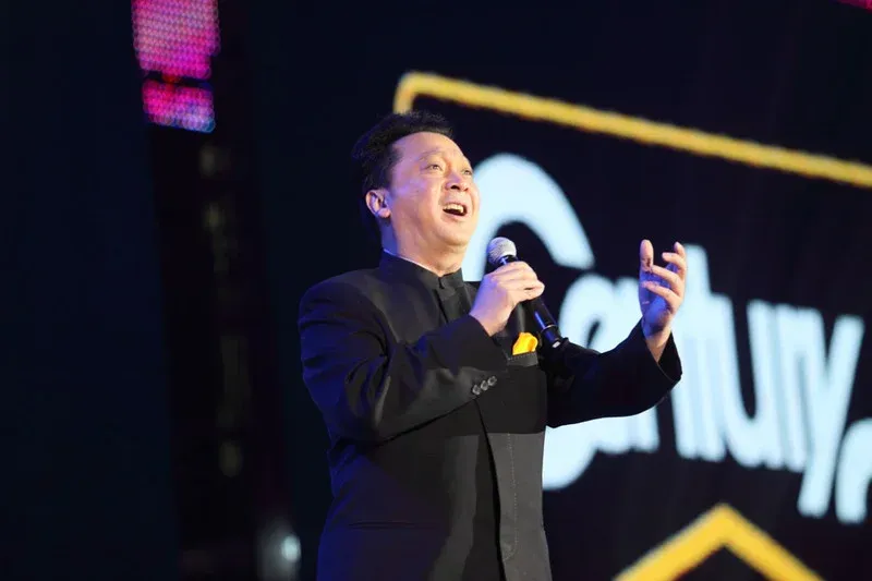 郁钧剑宝刀不老