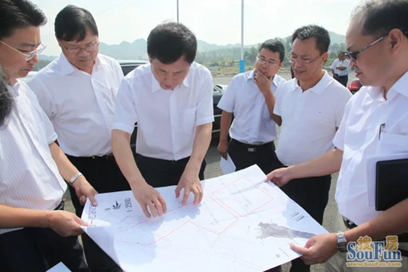 局董事长,党委书记叶浩文,局总经理卢遵荣,新蒲新区管工委书记张继勇