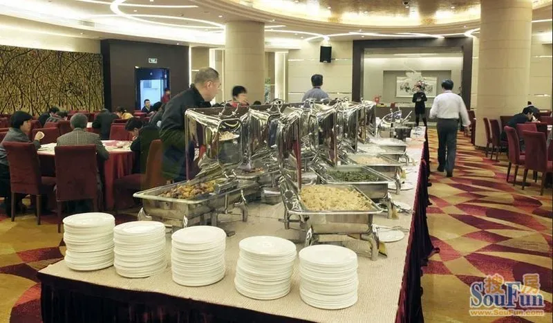 今年的天津"两会",压缩会期,减少简报文件,简化会场布置,规范用