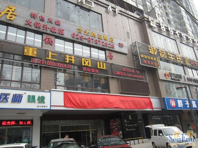 华豪丽晶一期现状,楼下商业已经相当的成熟