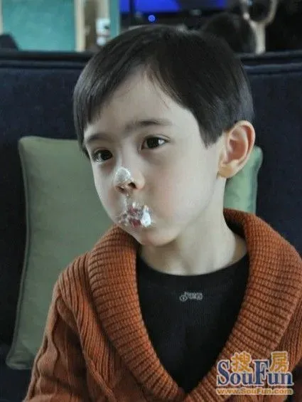 中美混血小正太alex走红 帅气似林志颖尼坤结合体