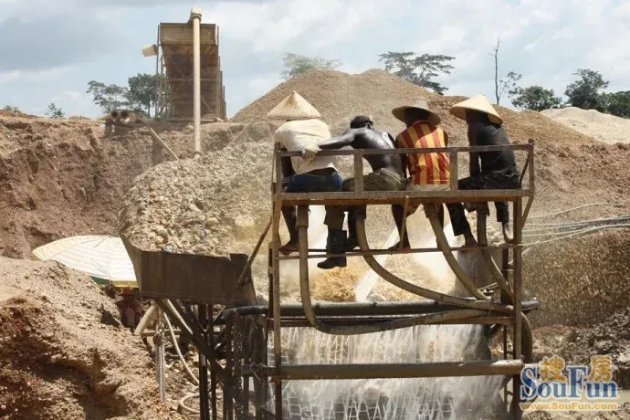 看看中国在加纳的淘金客生活 不知道淘金是不是真的很赚钱