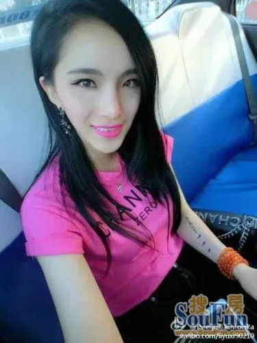 前快女整容成畸形锥子脸 网友惊呆(图)