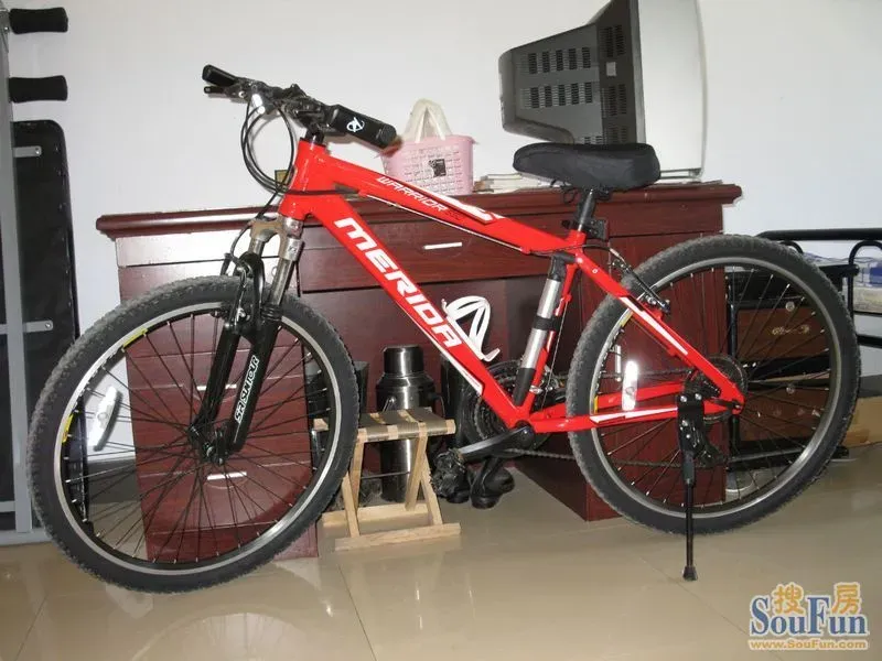 1,女款,美利达"朱丽叶500"一辆,车身黄色;男款,美利达"勇士550"一辆