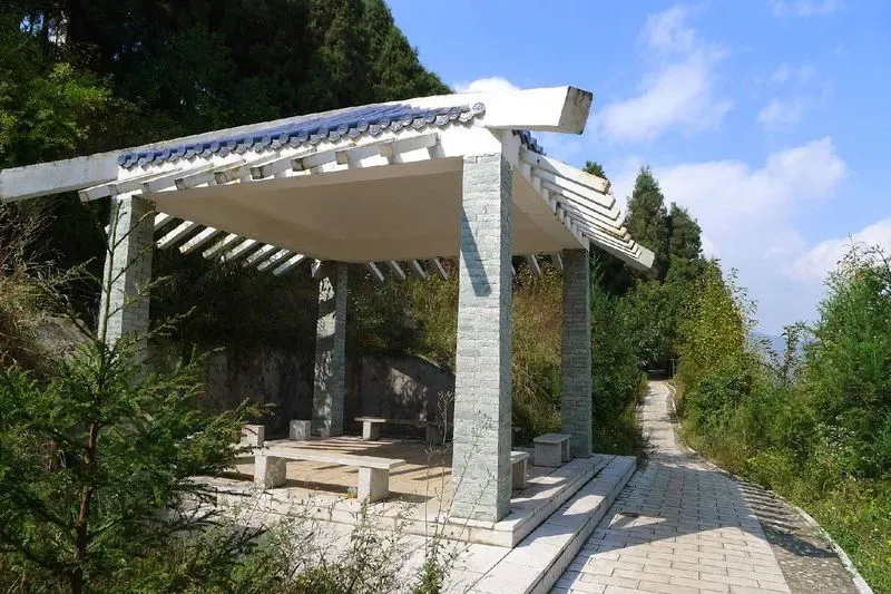 曲靖市宣威虎头山红军烈士陵园