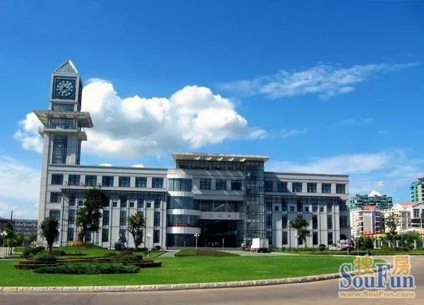 第二篇:依山傍水重温大学情怀·逛逛中南财经(3)-光谷自由城业主论坛