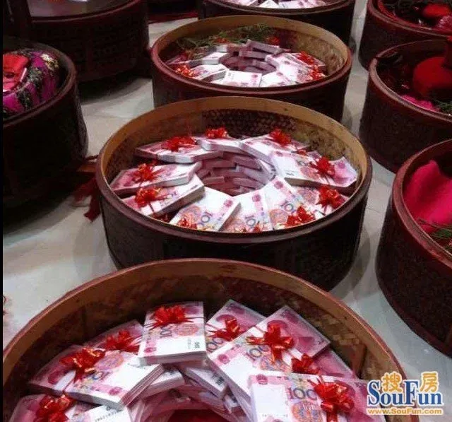 订婚礼金"十八担"!浙江义乌土豪定亲送888万现金