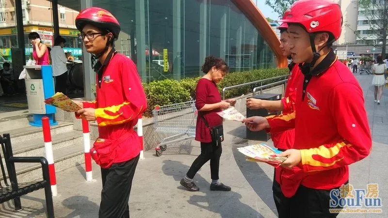 好帅气的必胜客外卖小哥