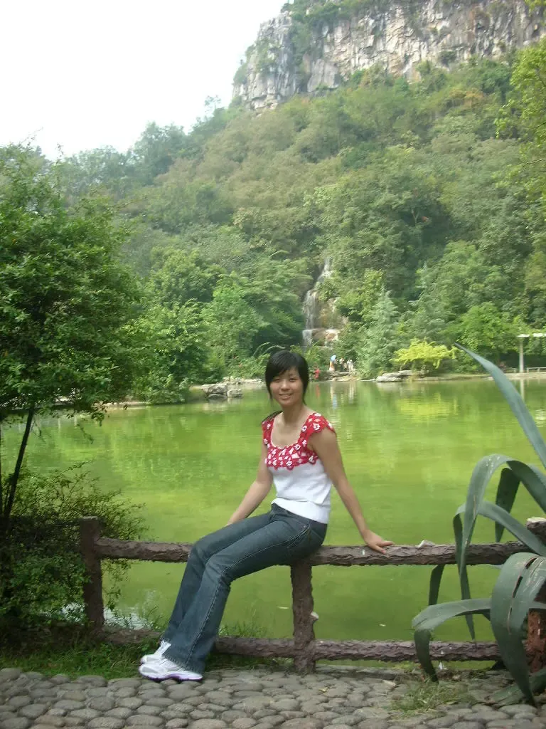 原创:抓拍初夏桂林各大公园里的清凉美女,好多plmm哦