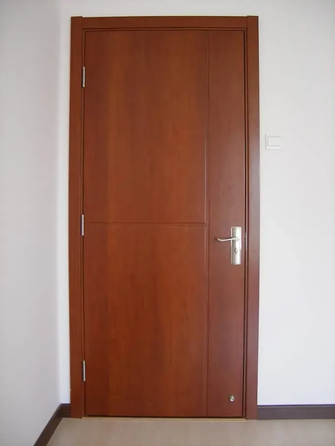 春天木门完工后实景照片--清油花梨直纹系列,非常简约大方的款式.