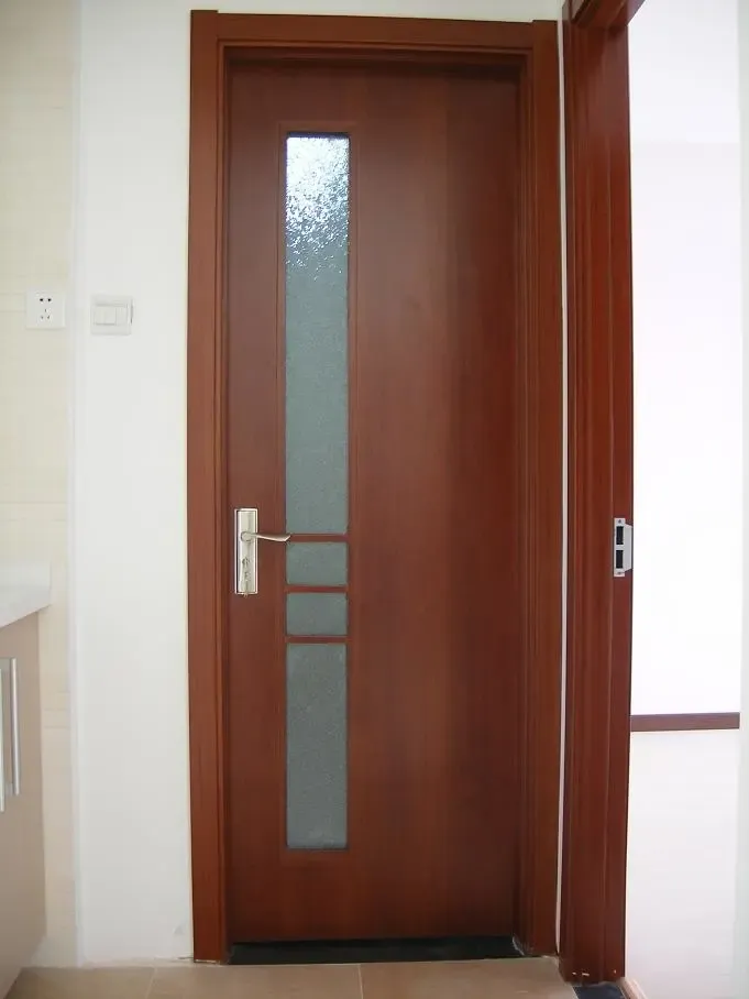 春天木门完工后实景照片--清油花梨直纹系列,非常简约大方的款式.