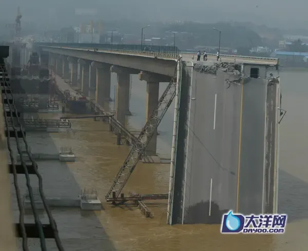 了,希望它能修得结实一点,希望能把某些人心中的"过桥恐惧症"彻底治愈