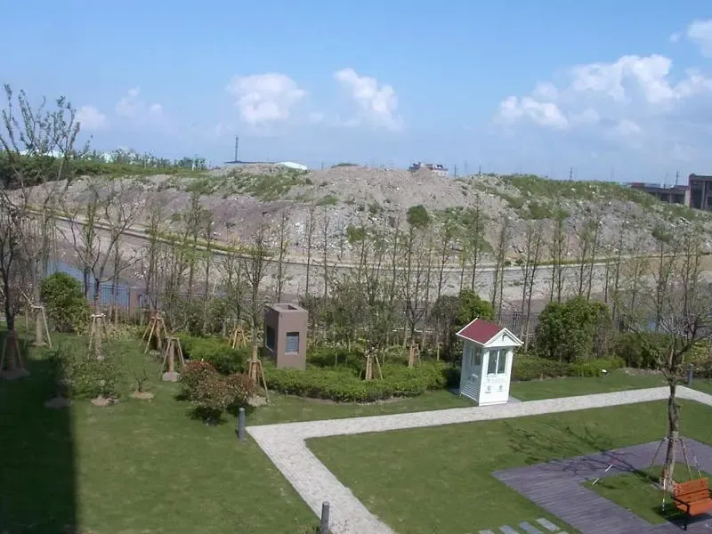 转帖:晒晒买了万科的房子,附送的景观"土坡"