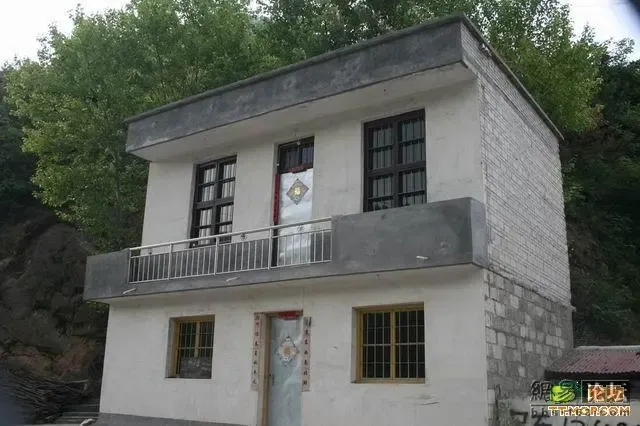 东宽的"楔"形建筑",房主也证实不是因为"新农村建设"而建造这样的房子