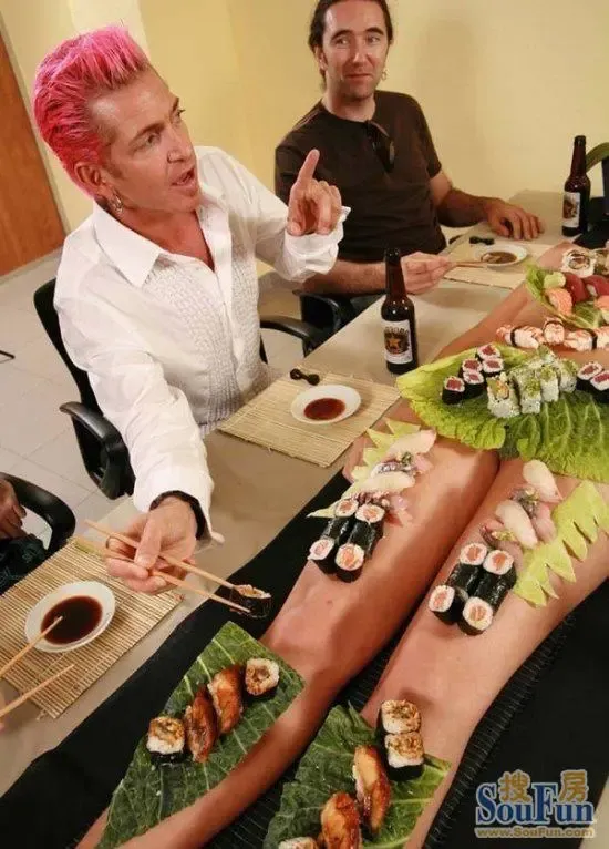 酒店雇外籍名模呈现人体盛宴,你会如何下手呢?