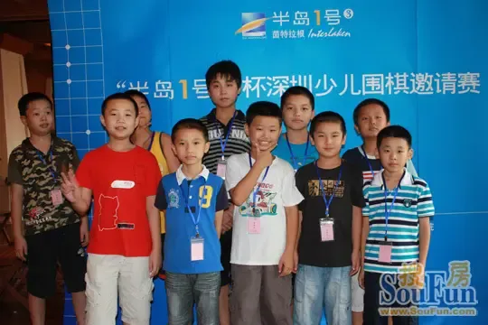 半岛1号杯少儿围棋赛首战告捷职业选手周逵莅临现场